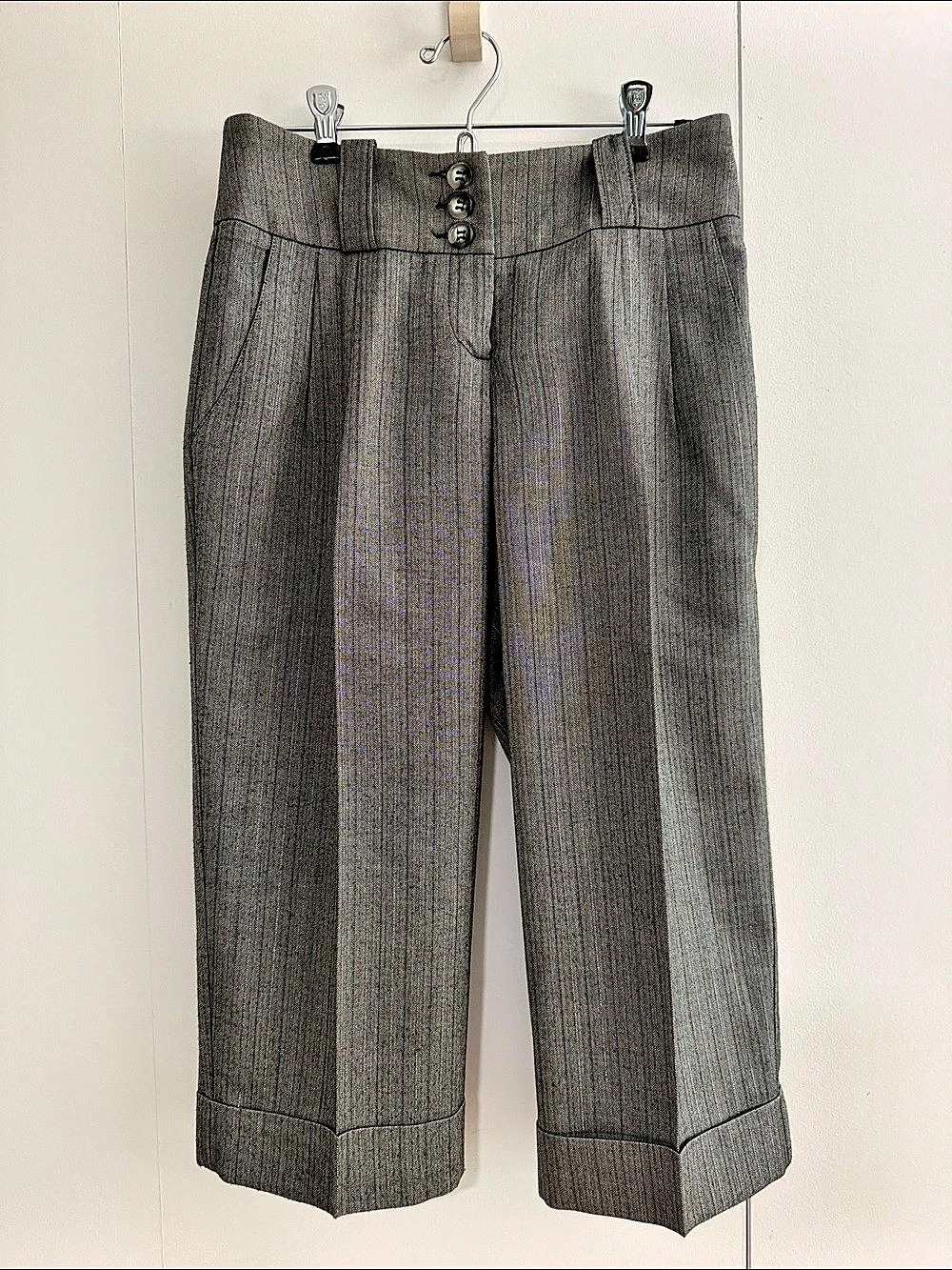 bebe Herringbone Cropped Pants Gray Size 2 Like New